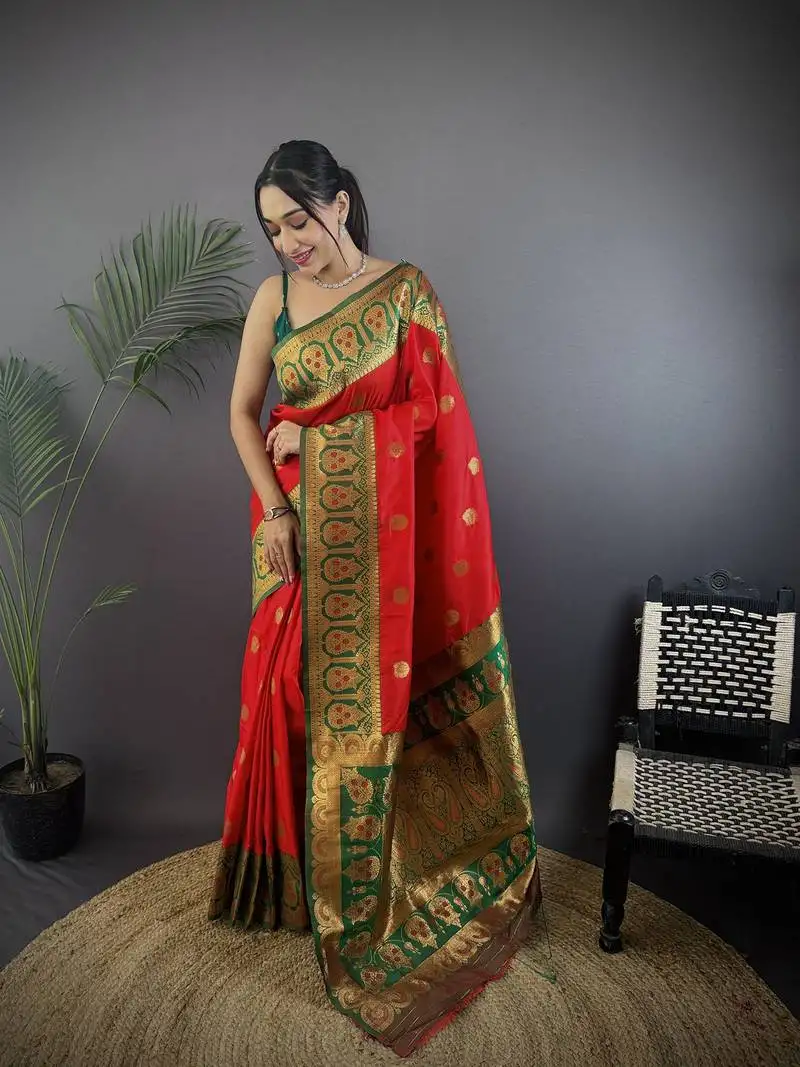 Red silk blend butti zari weaving constrast pallu banarasi saree