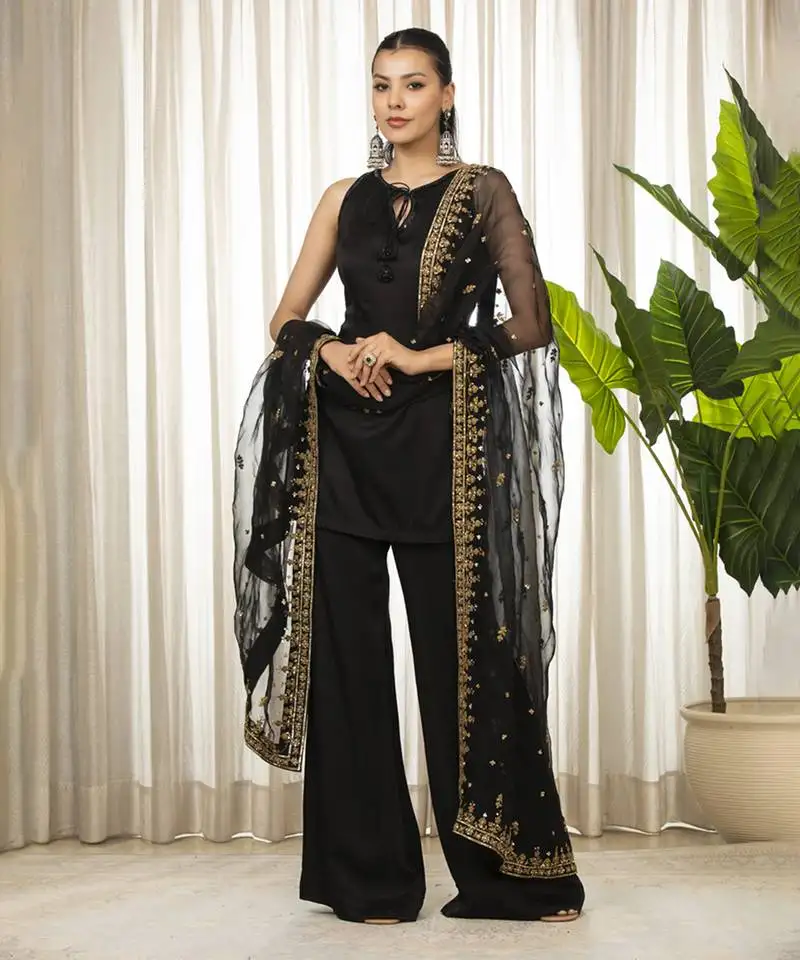 Siyah embroidered kurta bell bottom set