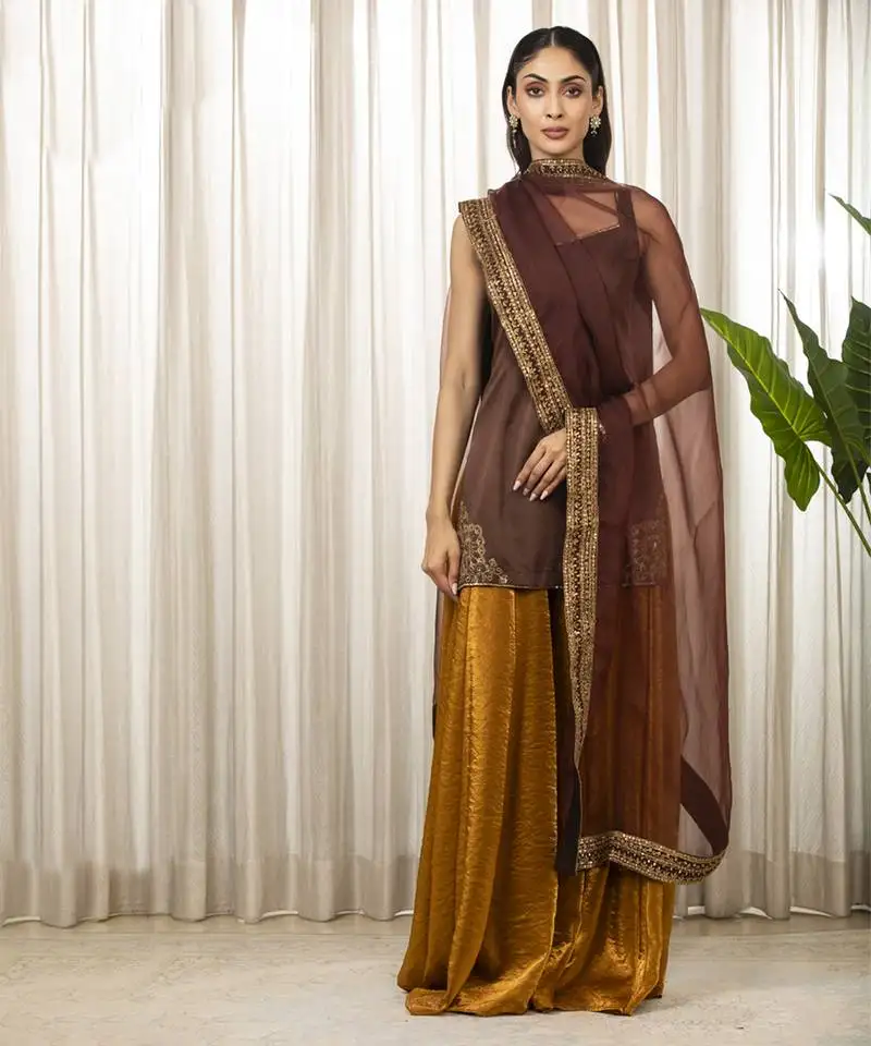 Jasmine embroidered kurta set