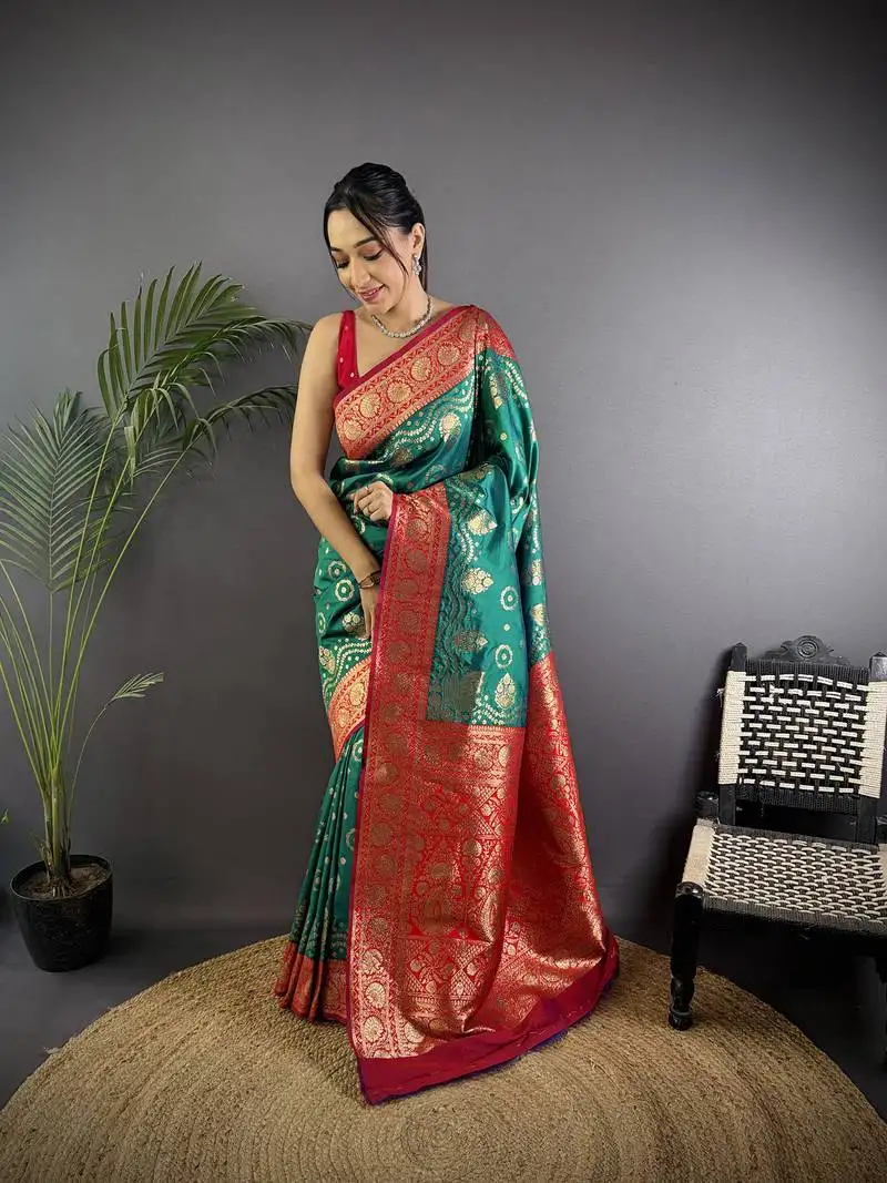 Rama green silk blend butti zari weaving contrast weaving border banarasi saree