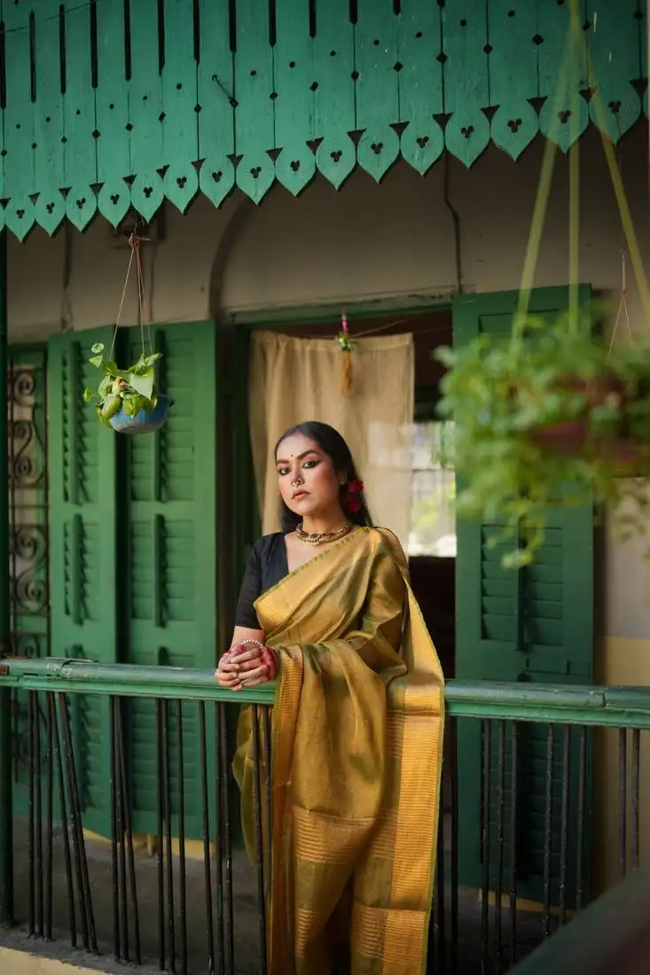 Green tissue linen saree with unstitched blouse piece