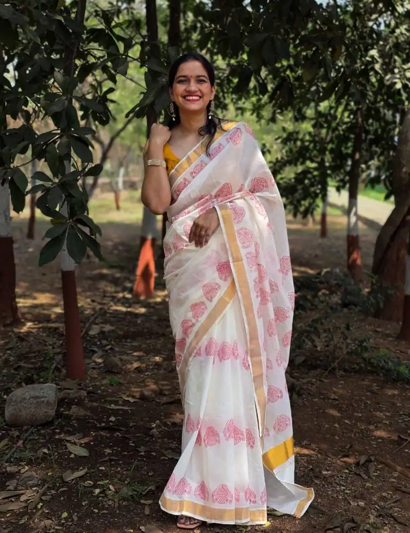 White dhol motif kasavu cotton saree with unstitched blouse piece