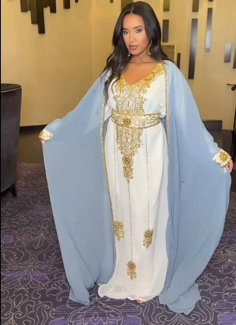 Grey-white inner jacket outfit for women