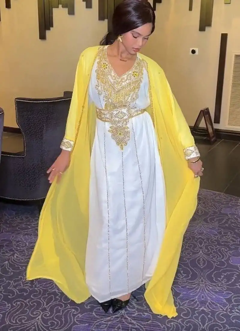 Yellow-white inner jacket outfit for women