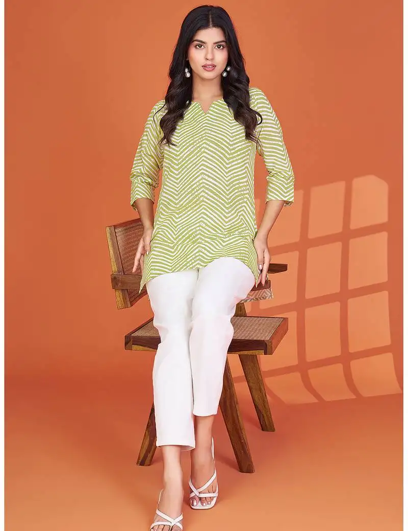 Chic light green printed cotton blend round neck 3::4 sleeve top for women