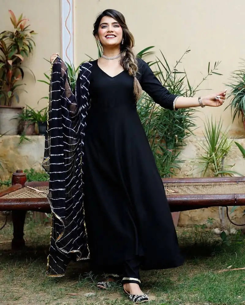 Gorgeous suit set with black dupatta stylish dupatta suit set festival wear