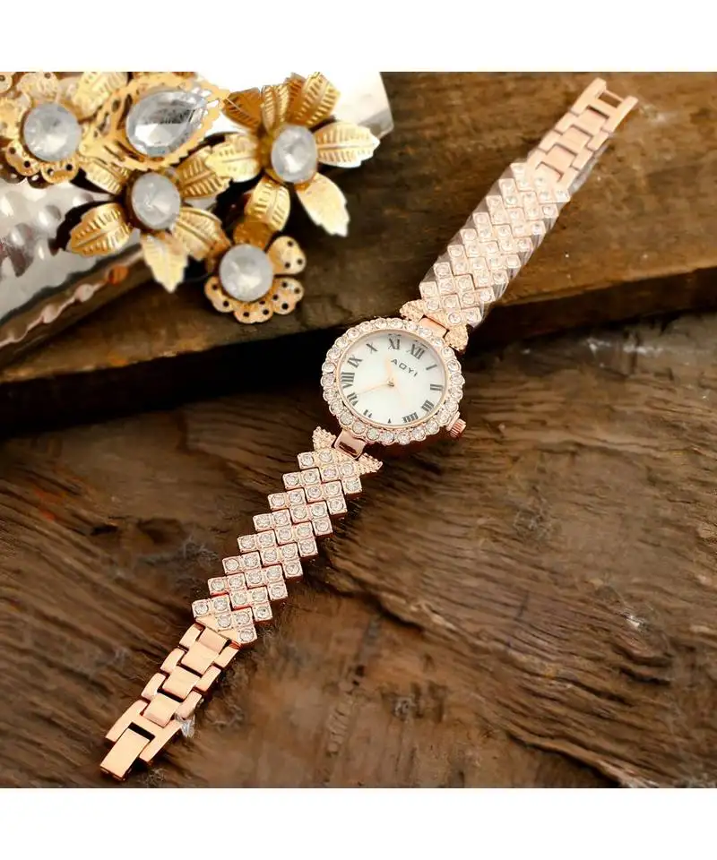 Rose gold party look full of diamond collection