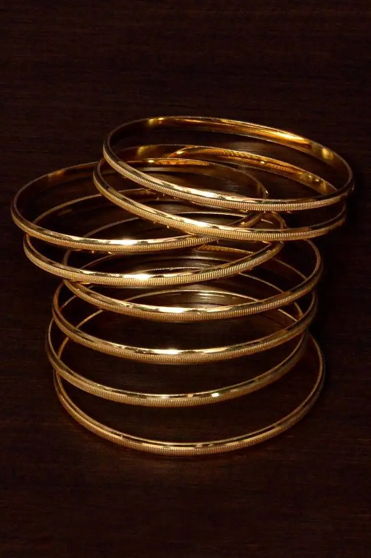 Gold plated traditional bangle set for women bd396