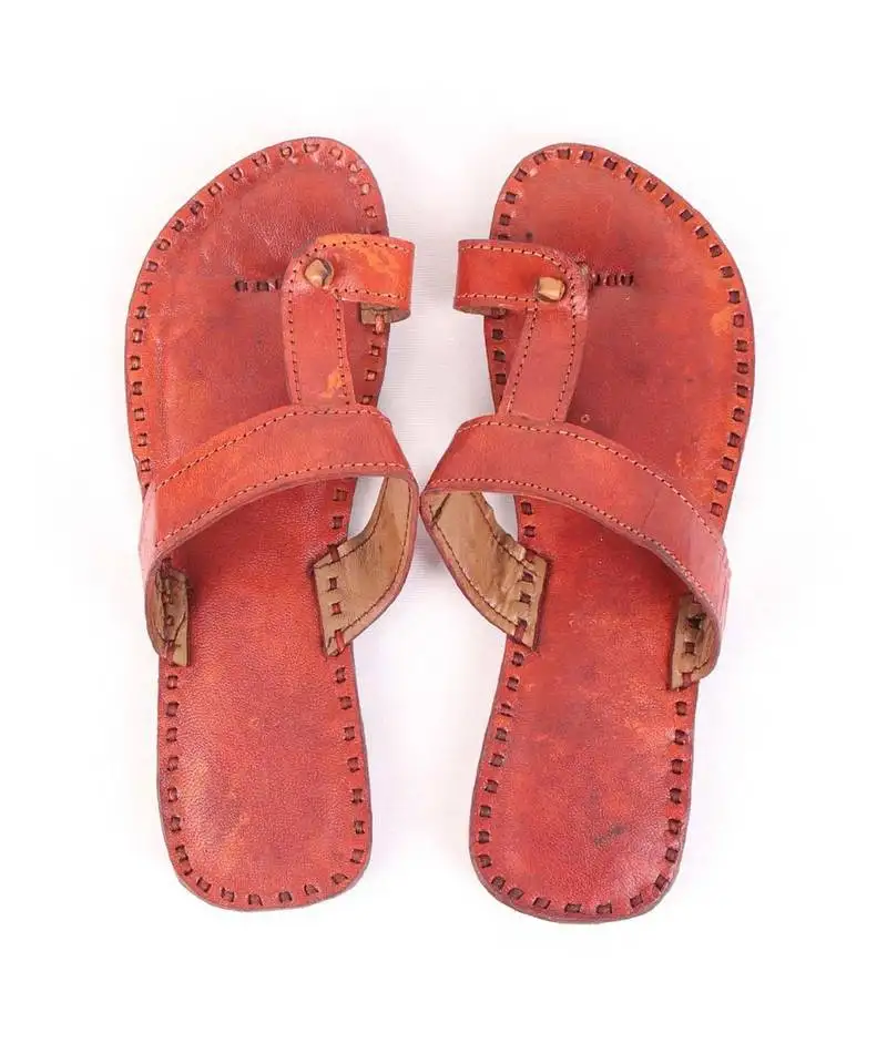 Solid brown flats in leather