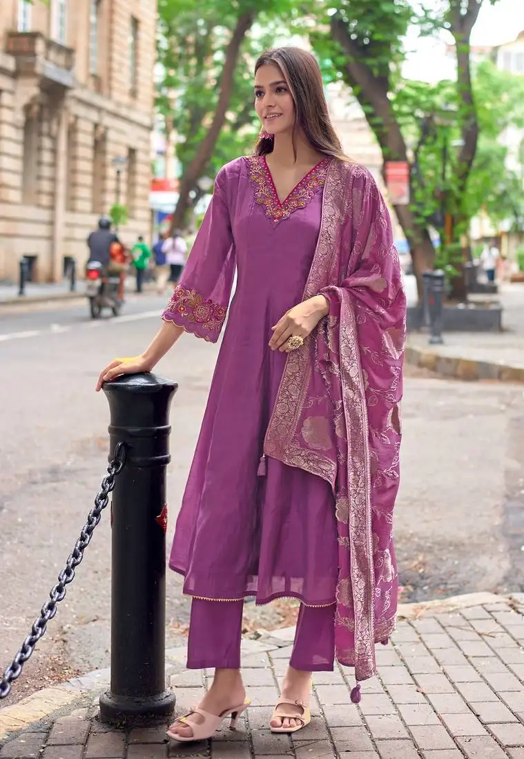 Women mull chanderi embroidered regular kurta with trousers & with dupatta