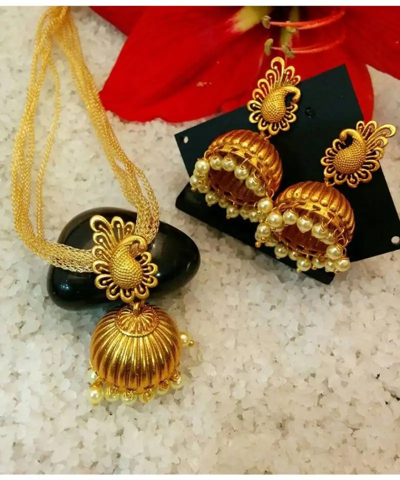 Matt finishing necklace set