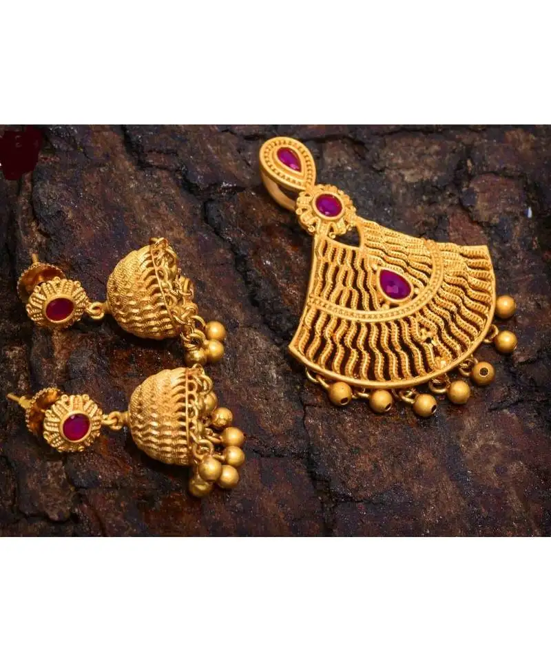 Matt finishing red pendent set