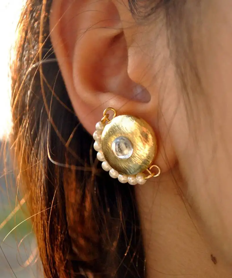 Golden crescent earstuds