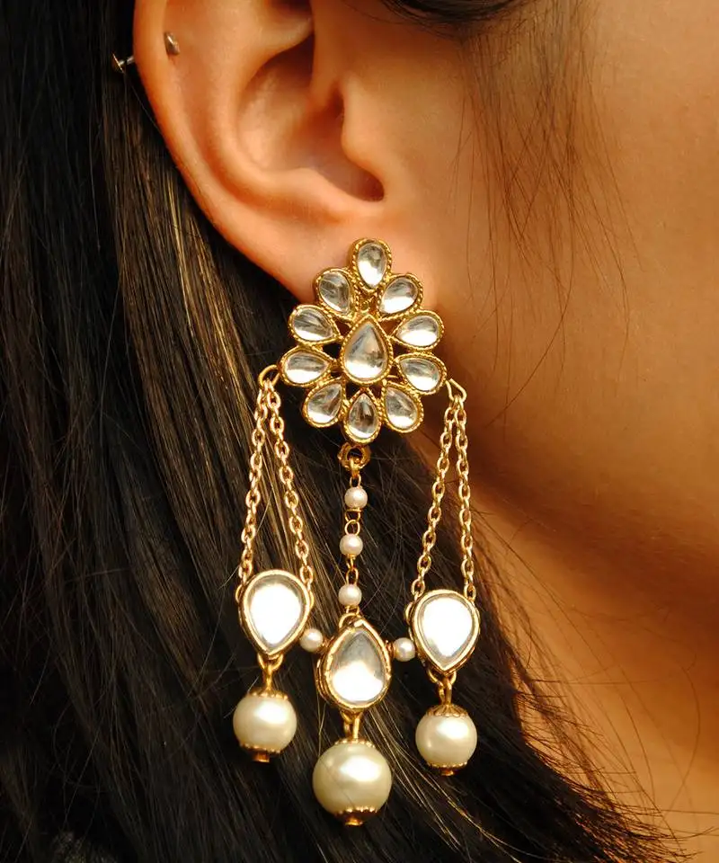 Kundan stud with dangling interlinked pear kundan