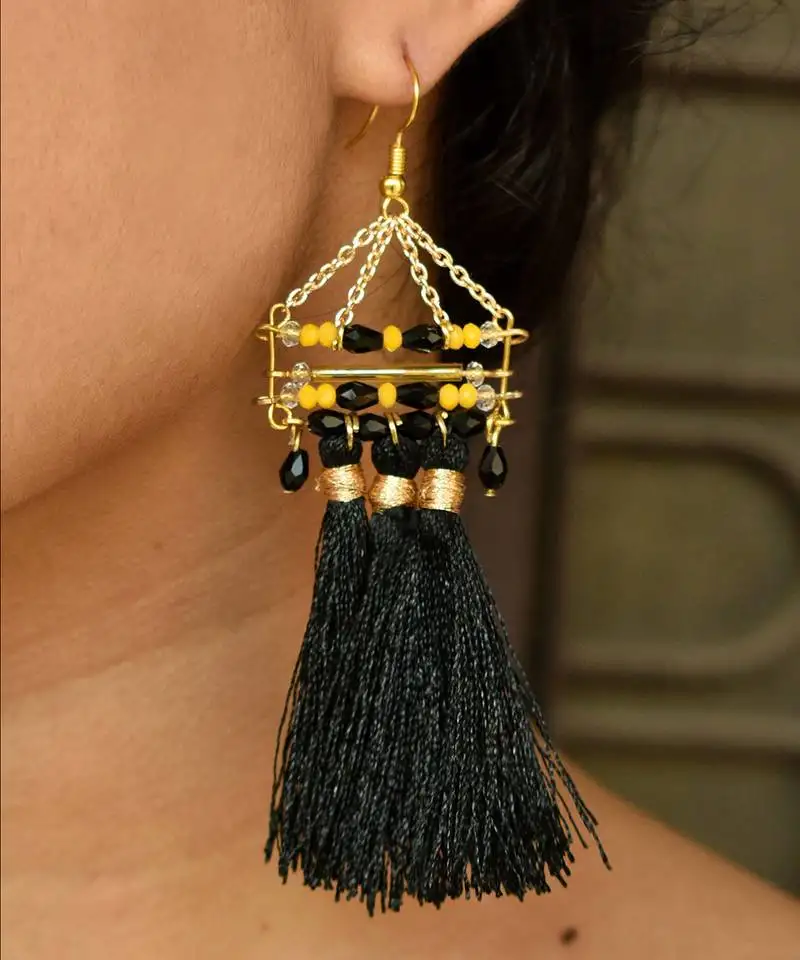 Black misty tassel earrings