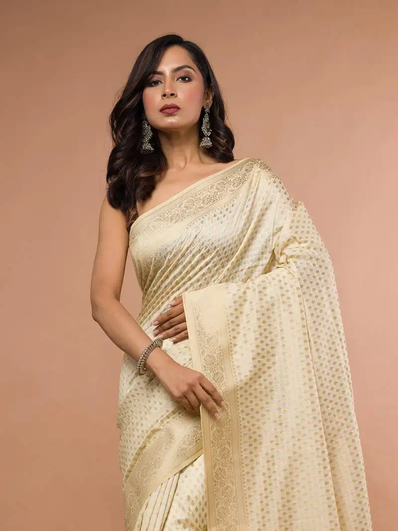 White blended silk saree with broad golden thread weaving boarder
