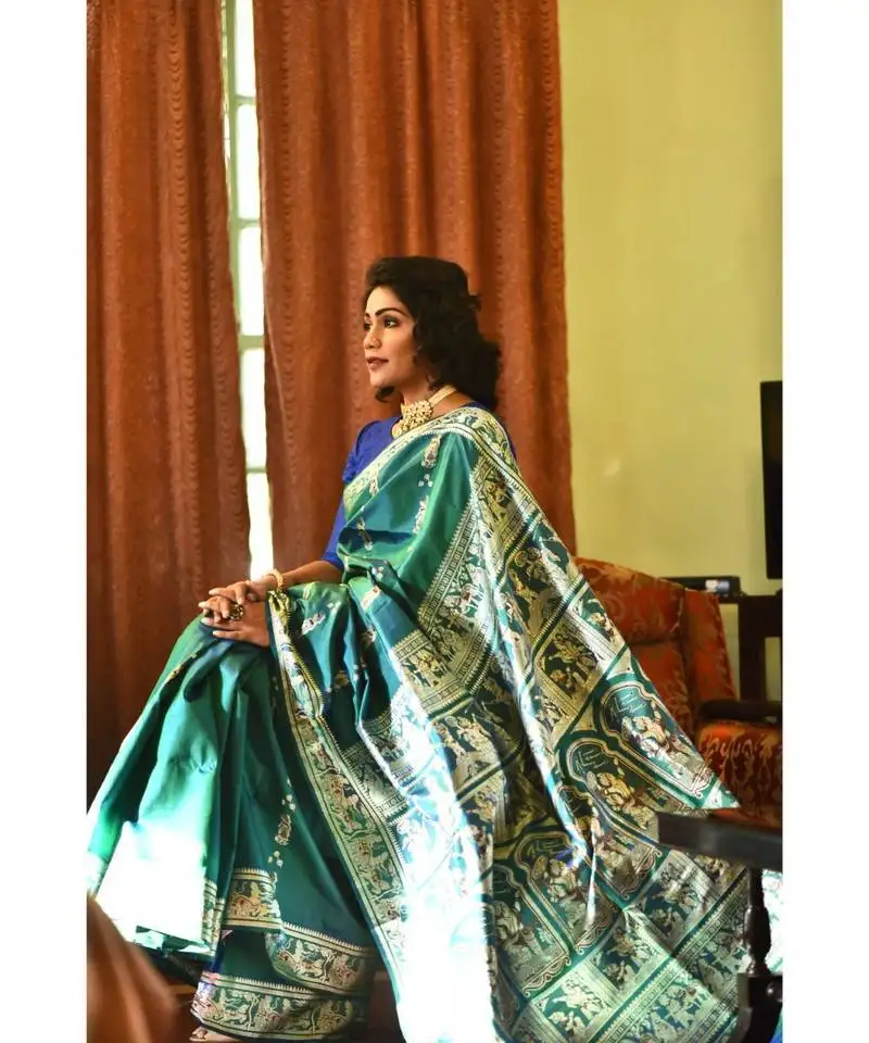 Royal, majestic baluchari saree in a dual tone of blue-green