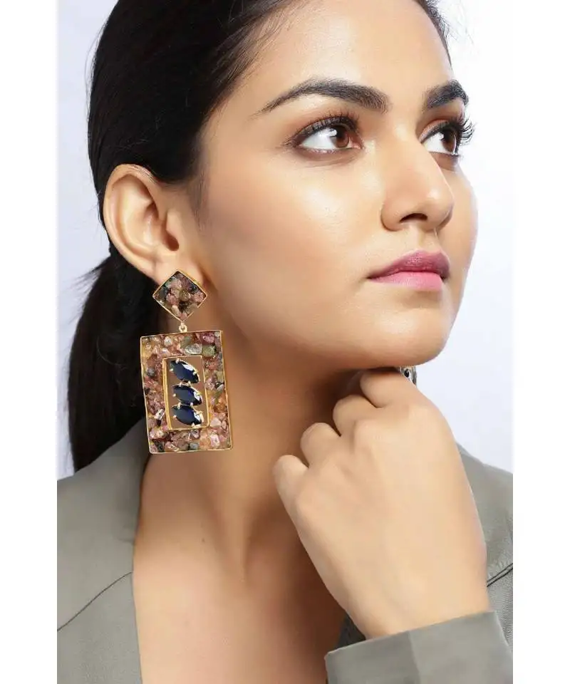 Voguish ocean trinket earrings