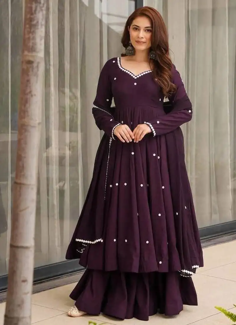 Elegant heavy embroidered work set stitched