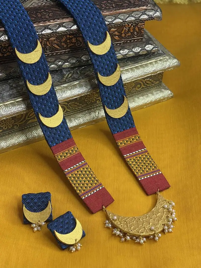 Blue chandracor, long necklace