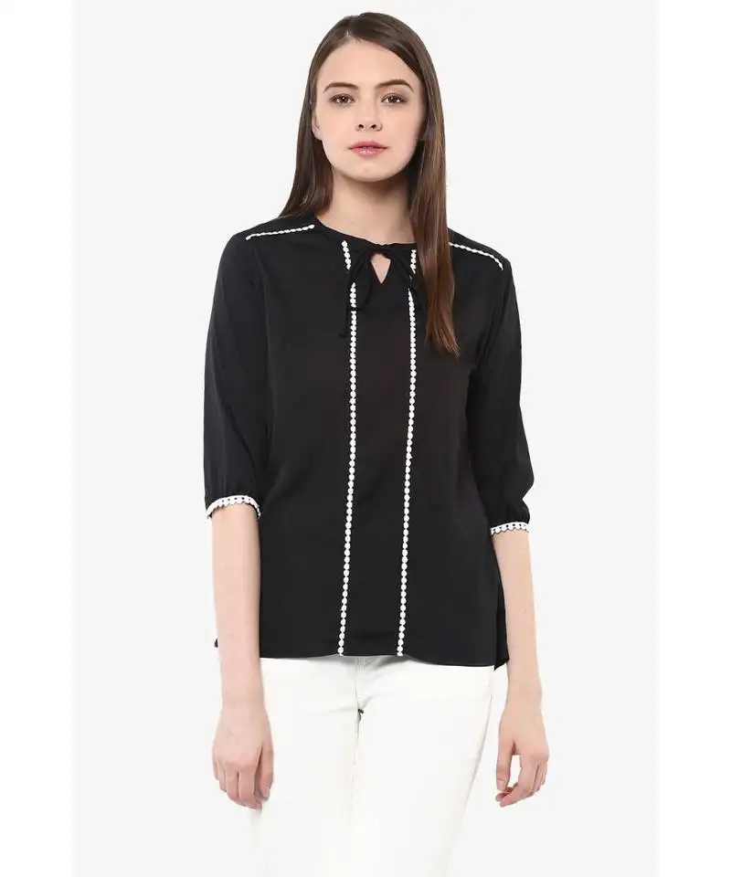 Women's black quarterSleeve round neck solid top