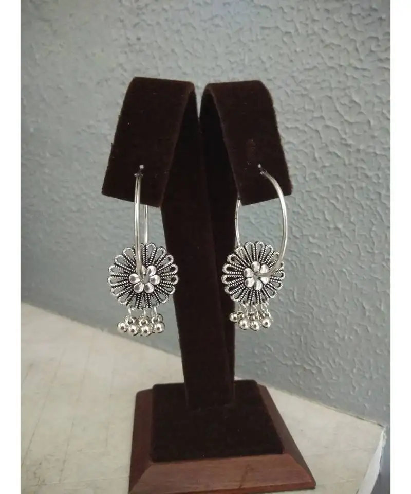 Stytlish loop earring