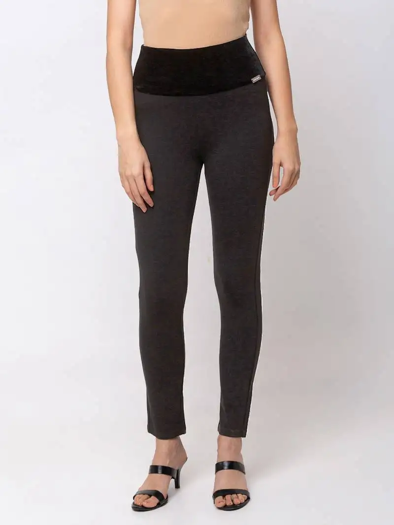 Women black solid slim fit tregging by sheczzar