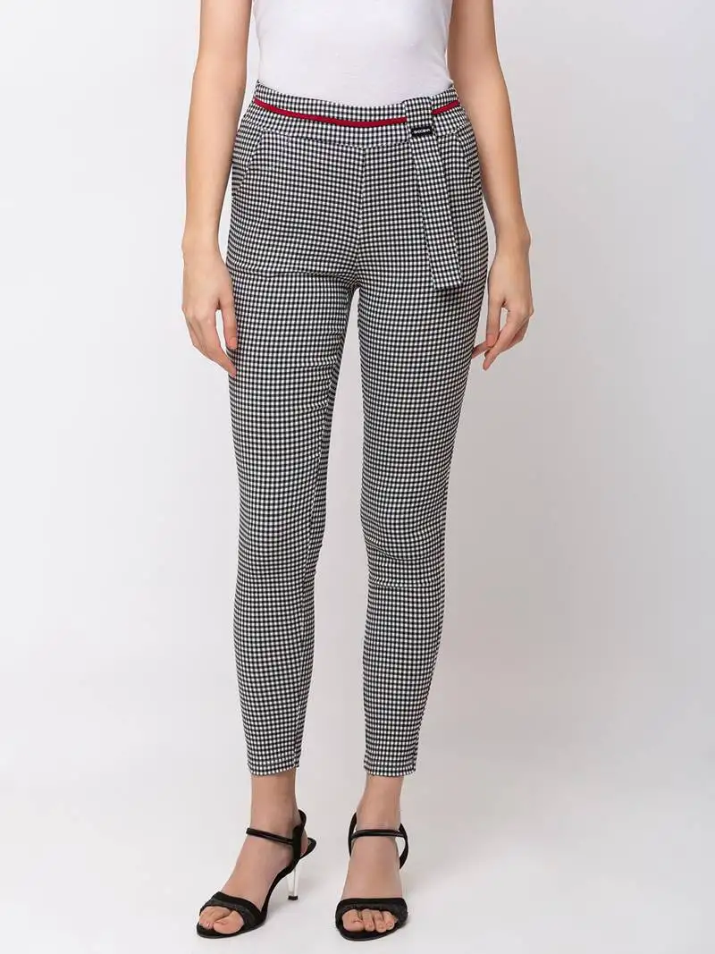 Women black checks slim fit tregging by sheczzar