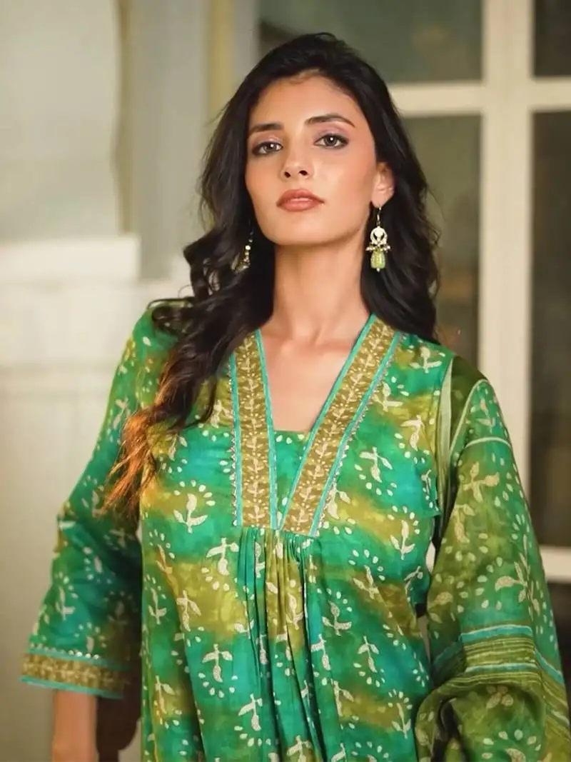 Women green rayon blend ethnic motifs printed straight kurta palazzos with dupatta