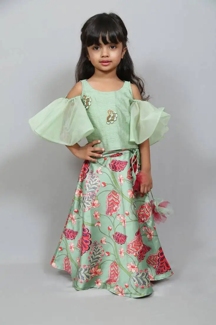 Cold sleeves top with floral print skirt