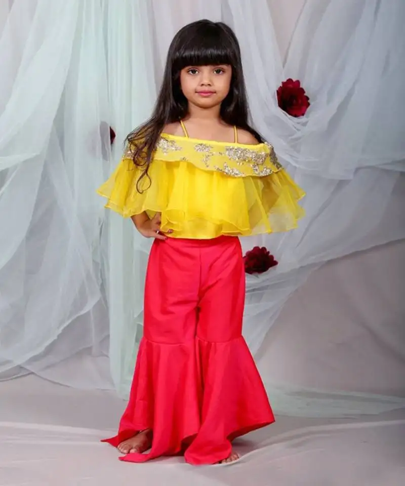 Frilly top with stylish palazzo