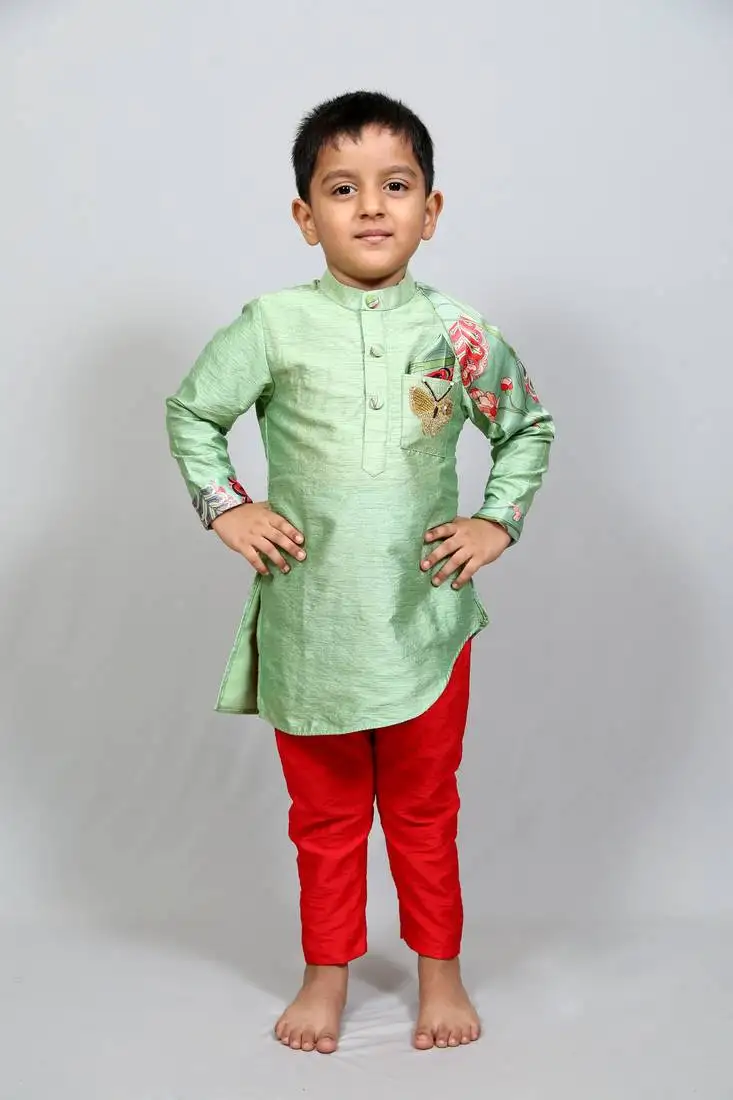 A symetrical kurta with pant