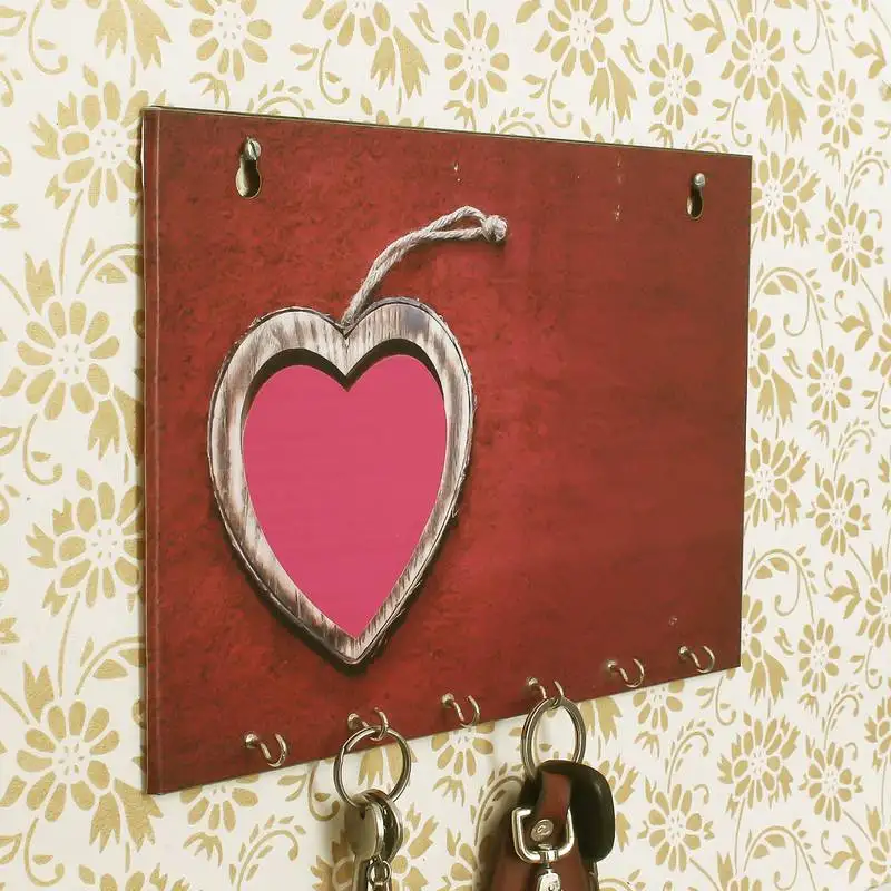 Heart theme wooden key holder with 6 hooks