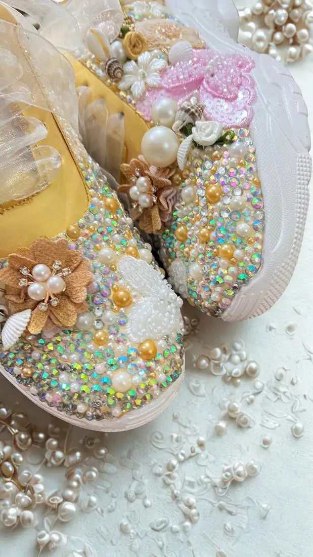 Golden solid synthetic sneakers