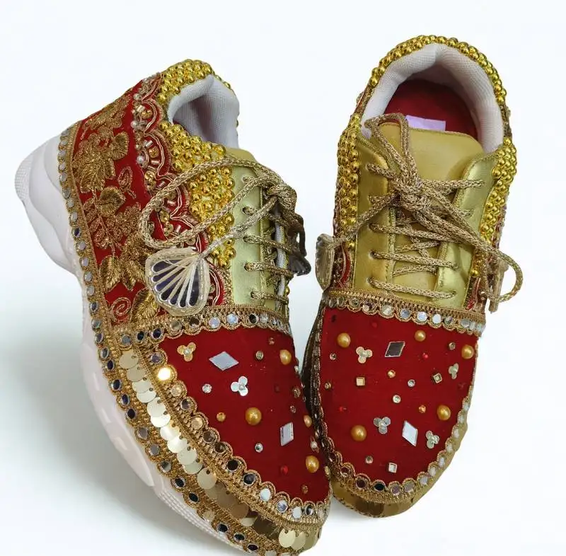 Red solid synthetic sneakers