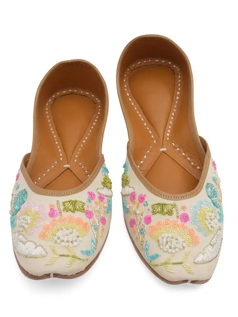 Cream floral embroidered leather juttis