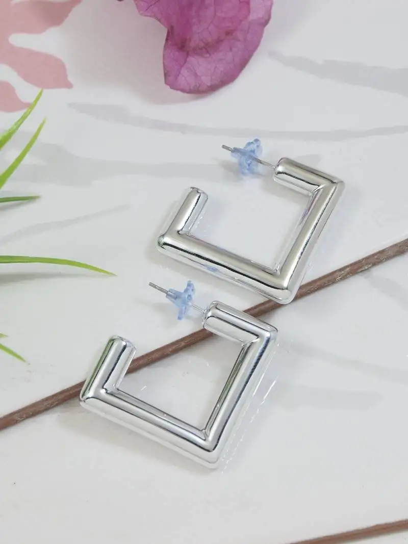 Classic square shaped lightweight minimal stud earrings for women