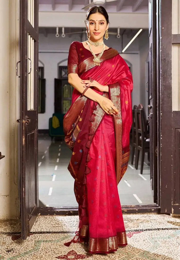 Red silk blend saree with unstitched blouse
