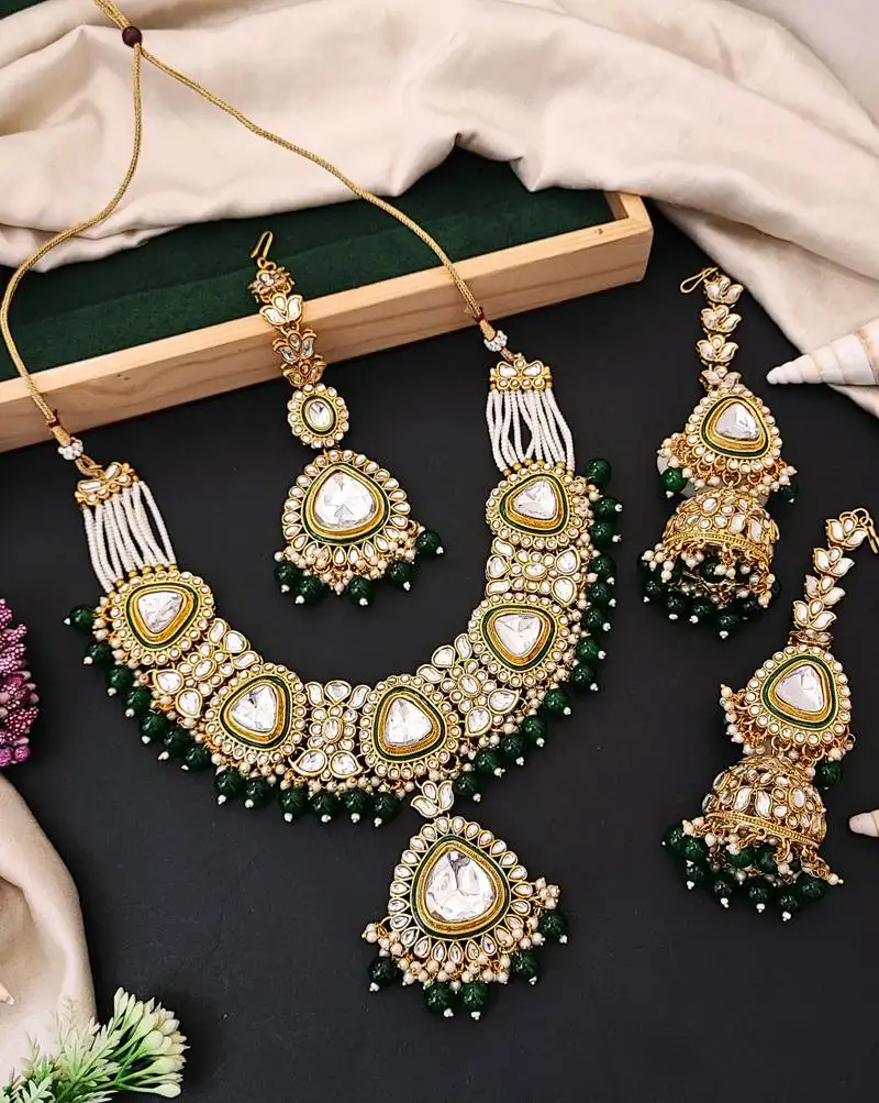 Royal kundan bridal jewelry set – green & gold necklace with heavy look earrings and maang tikka