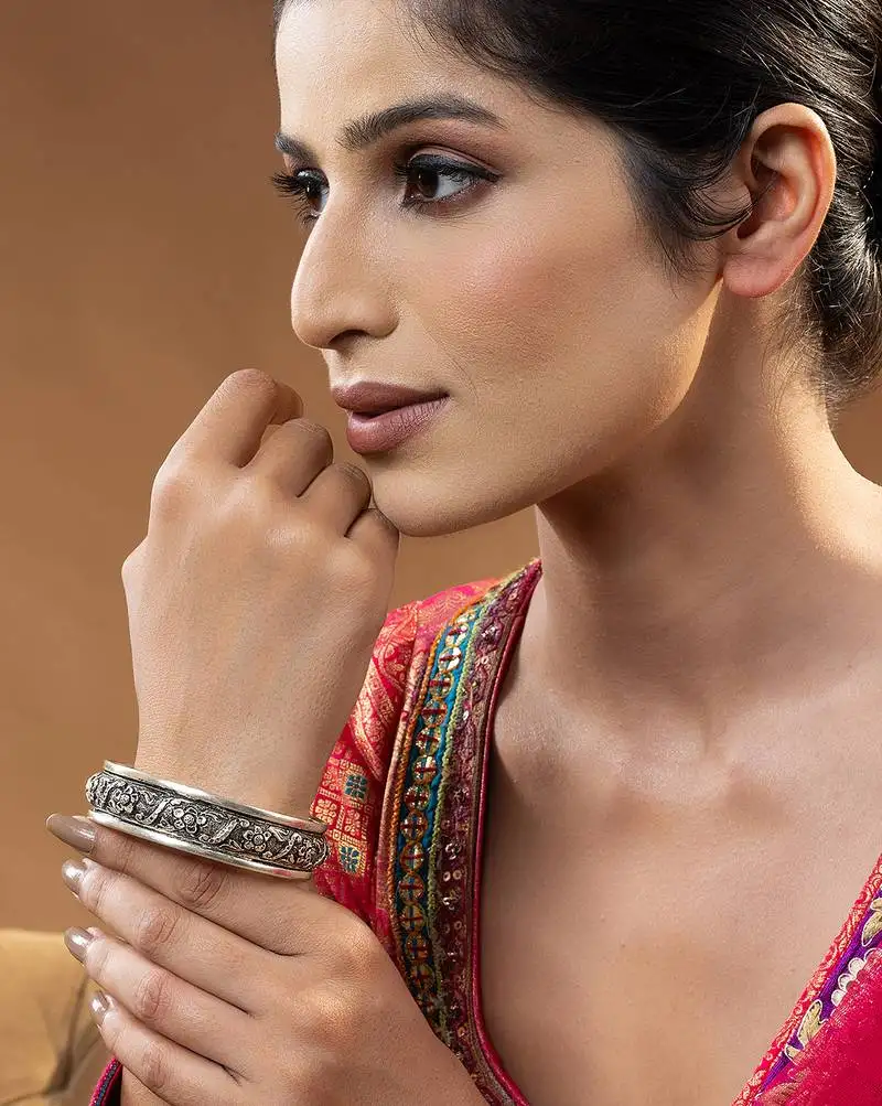 Floral motifs silver kada