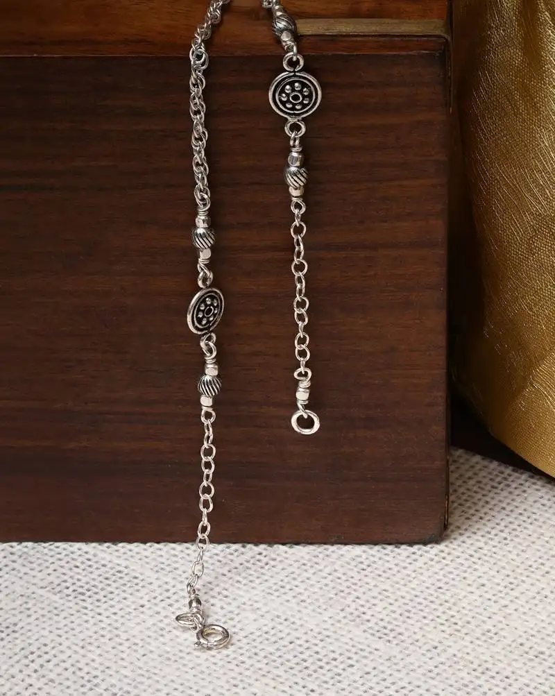 Floral accents chain anklet