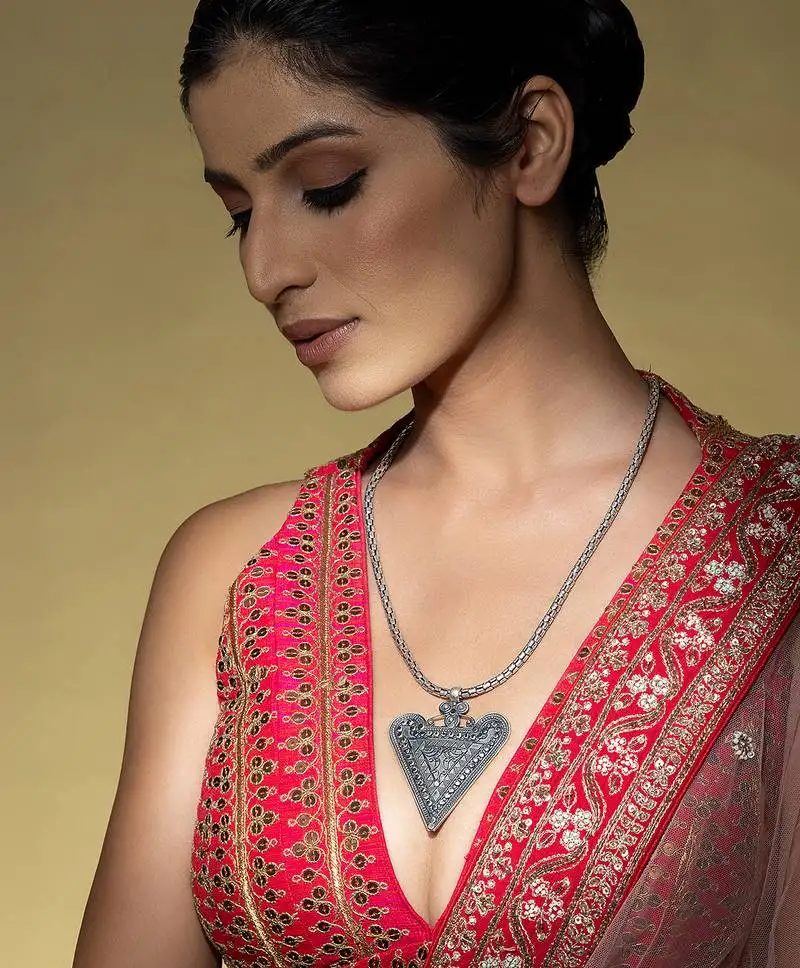 Prismatic pendant necklace