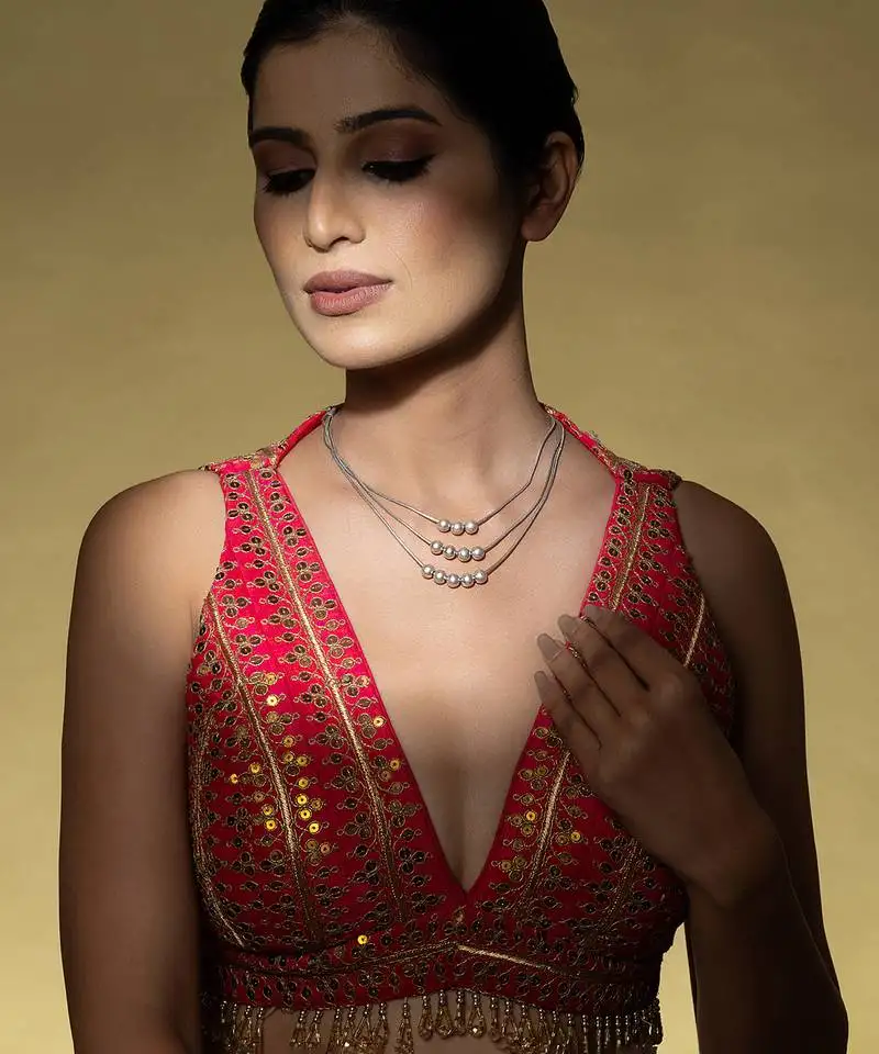 Beaded accents layered silver necklace