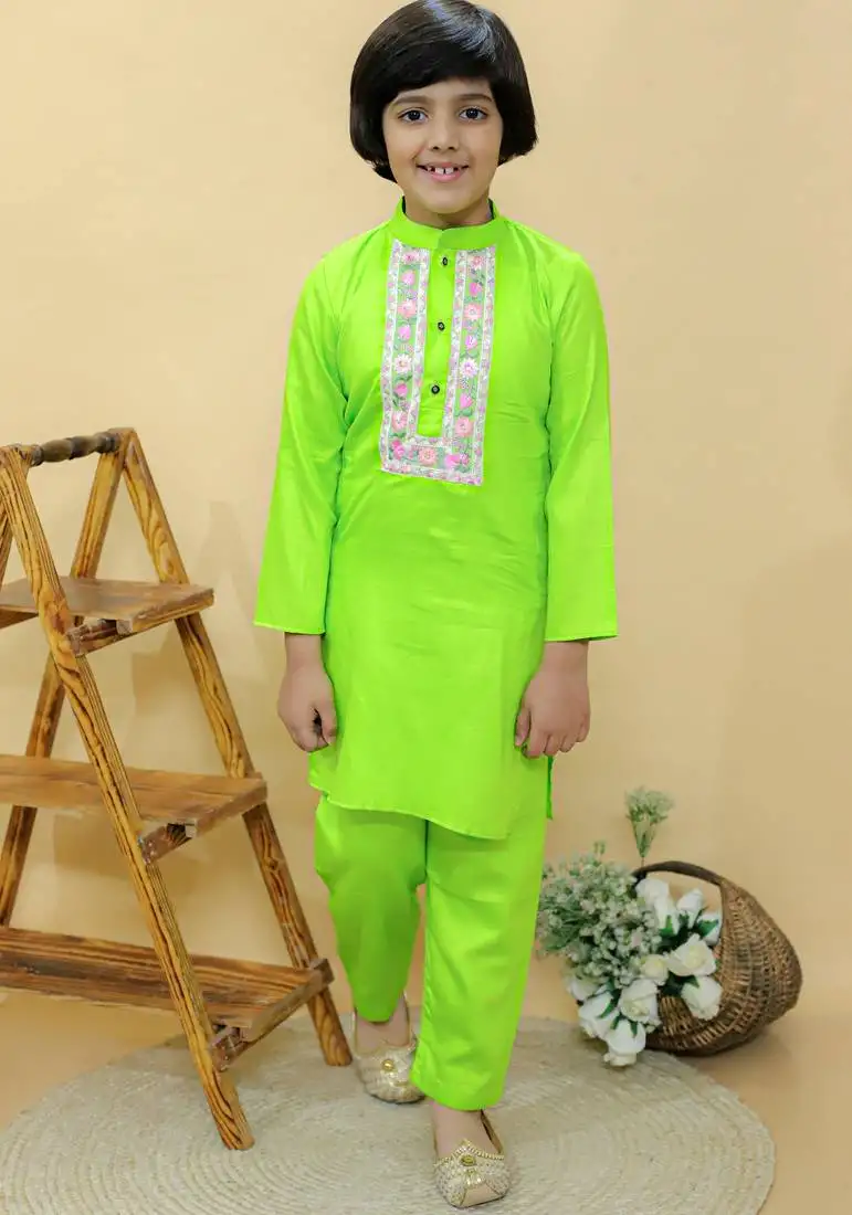 Green plain cotton kurta with neckline embroidery & pyjama
