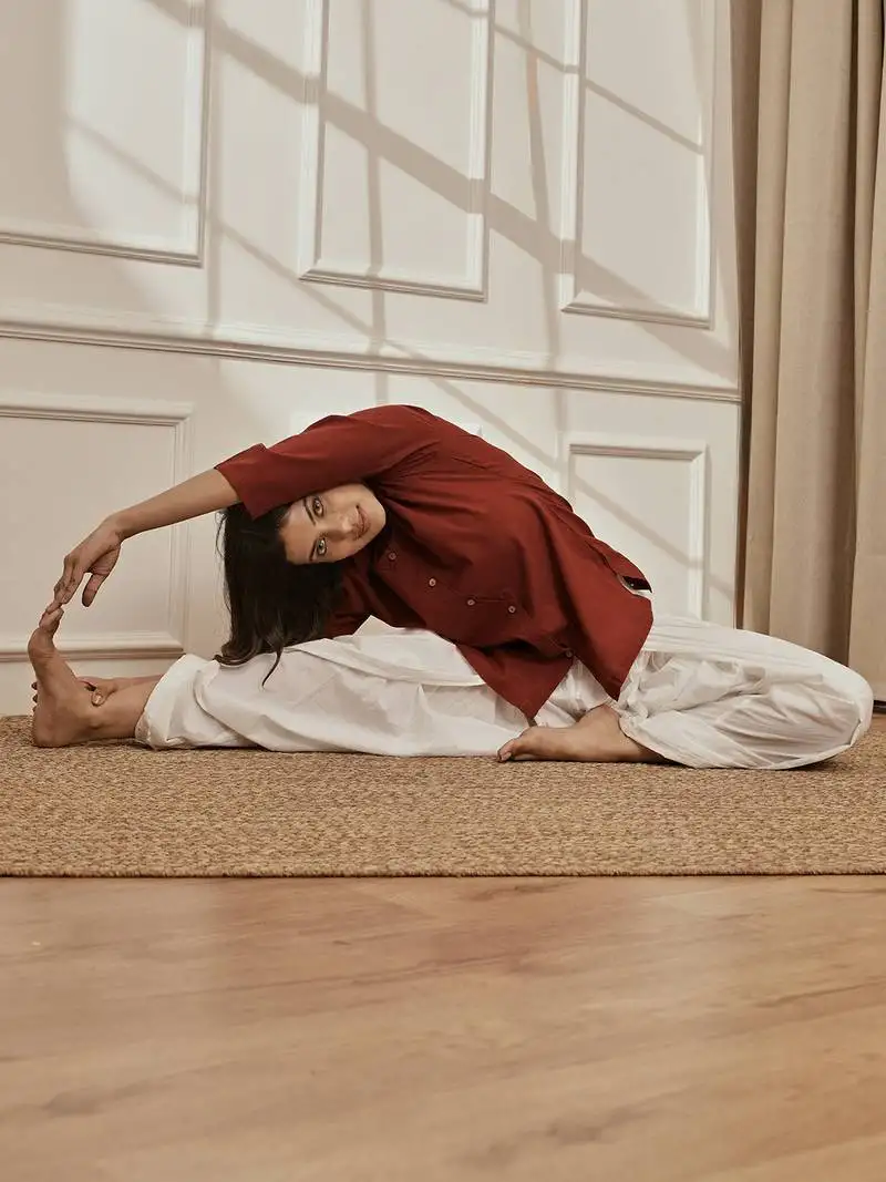 Women's maroon cambric cotton yoga kurta with front open design & three quarter sleeves