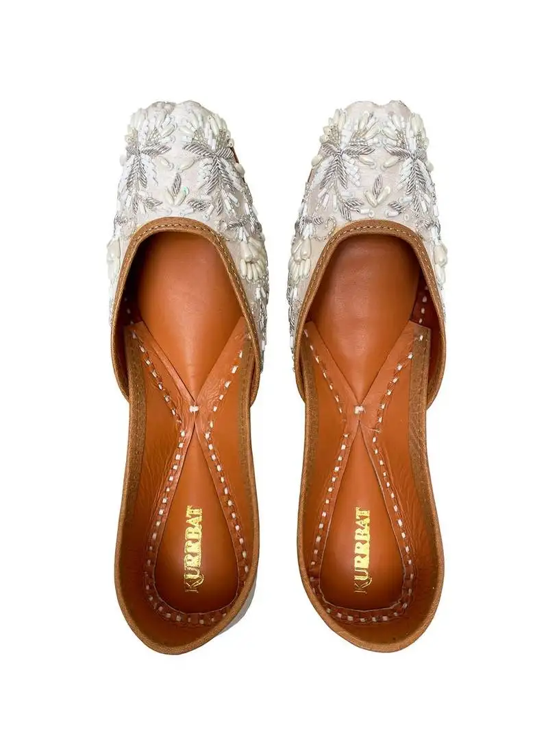 White floral embroidered leather juttis