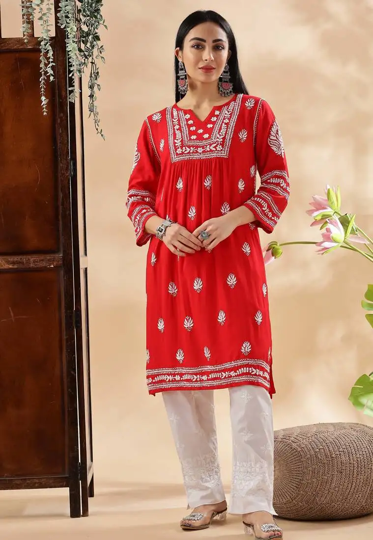 Ethnic motifs embroidered chikankari straight kurta