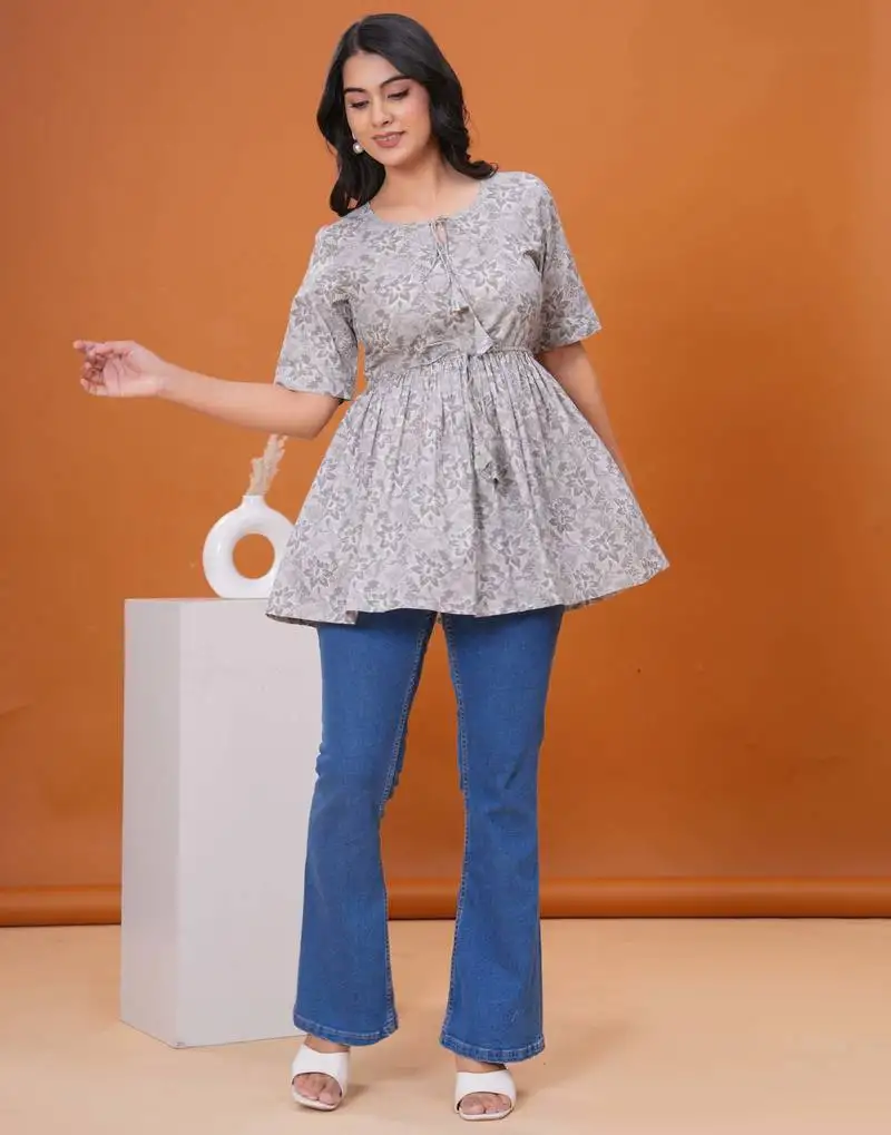 Gery floral printed flared pamplum top