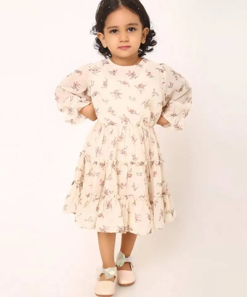 Trendy yet stylish two-piece cotton blend set for baby girls- beige multi