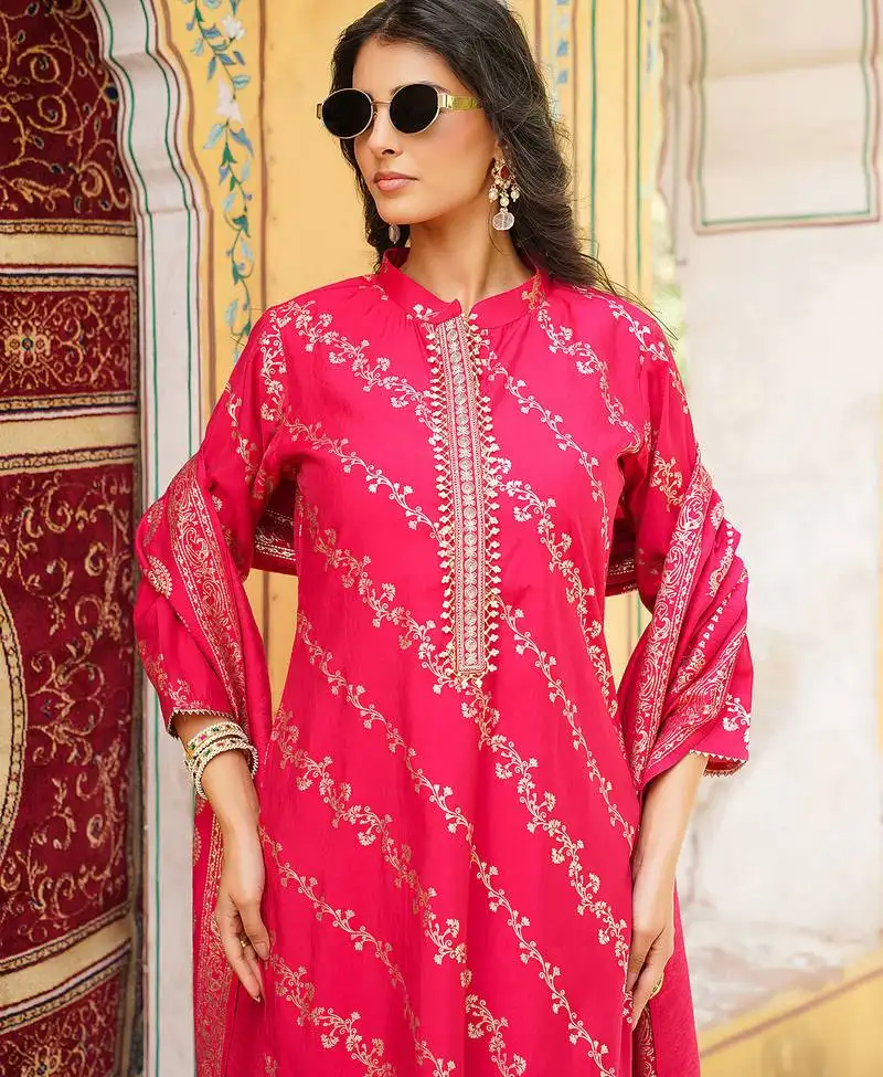 Women pink silk blend floral printed straight kurta trousers with dupatta